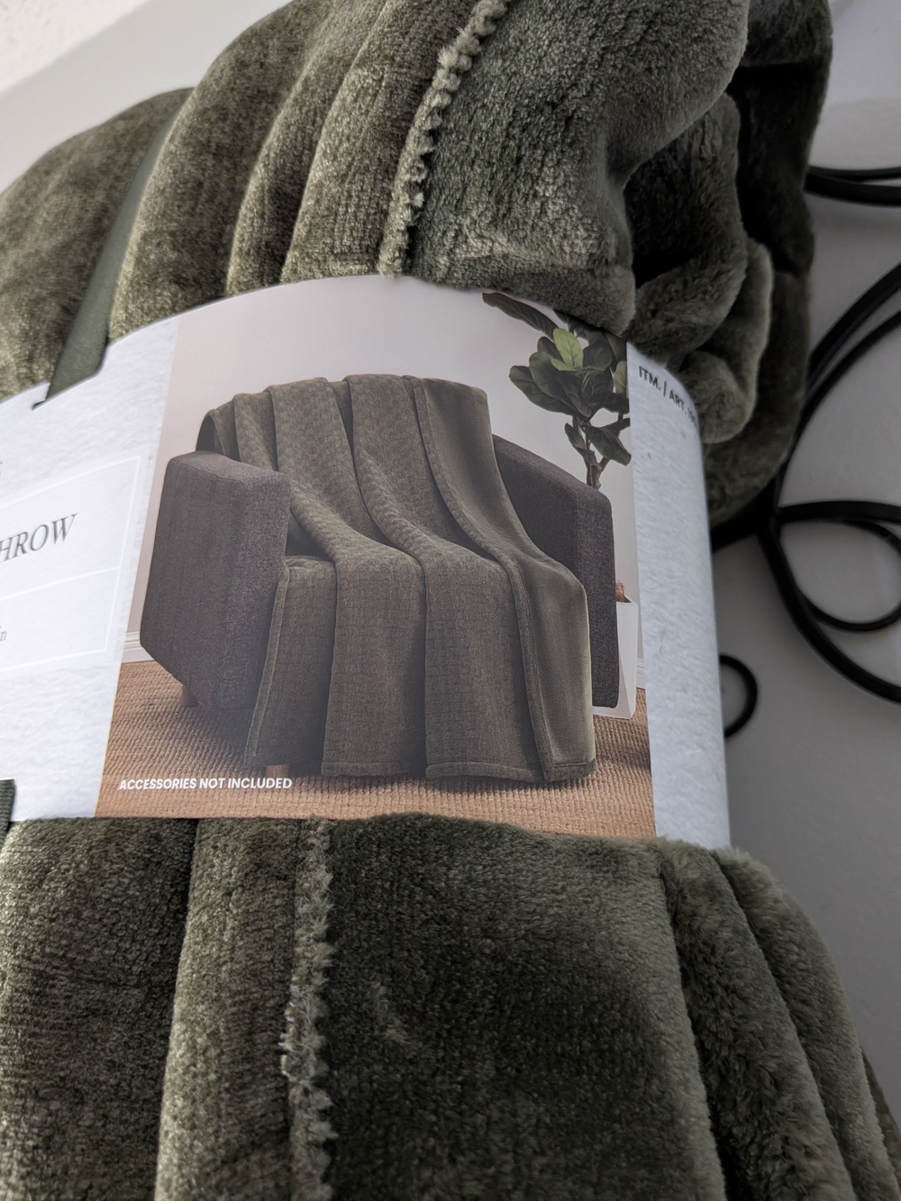 Dark Acadamia Olive Green Chenille Knit Throw NWT - Picture 5 of 9